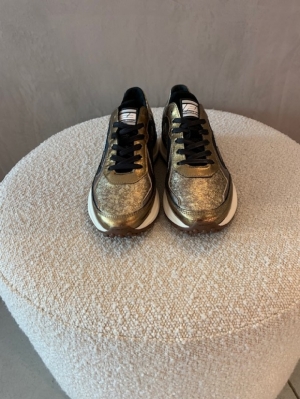 sneaker noppi goud