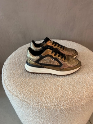 sneaker noppi goud