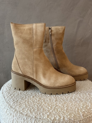 Sahara boots camel