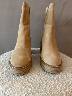 Sahara boots camel