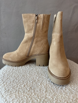 Sahara boots camel