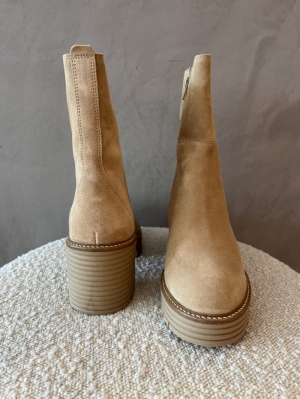 Sahara boots camel